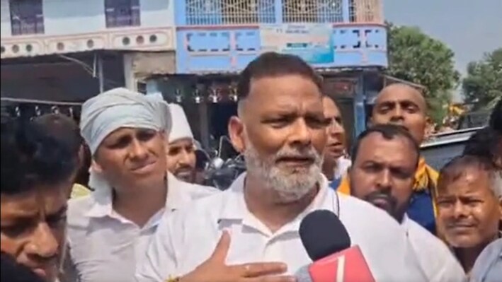 छपरा में बाढ़ पीड़ितों के बीच पहुंचे पप्पू यादव, बिहार सरकार पर साधा तीखा निशाना, केंद्र से विशेष पैकेज देने की मांग