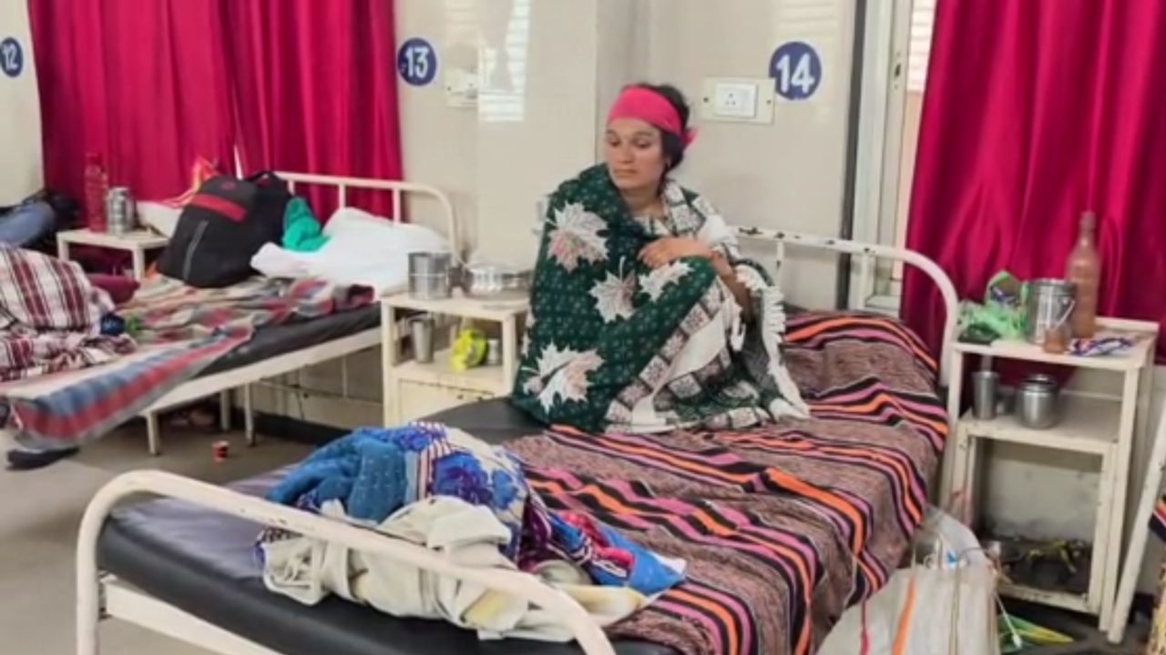 वो तीसरी बेटी थी...मां के पास सो रही थी 1 दिन की नवजात, कुछ देर बाद मिली लाश, गले के निशान बयां कर रहे खौफनाक सच वो तीसरी बेटी थी...मां के पास सो रही थी 1 दिन की नवजात, कुछ देर बाद मिली लाश, गले के निशान बयां कर रहे खौफनाक सच