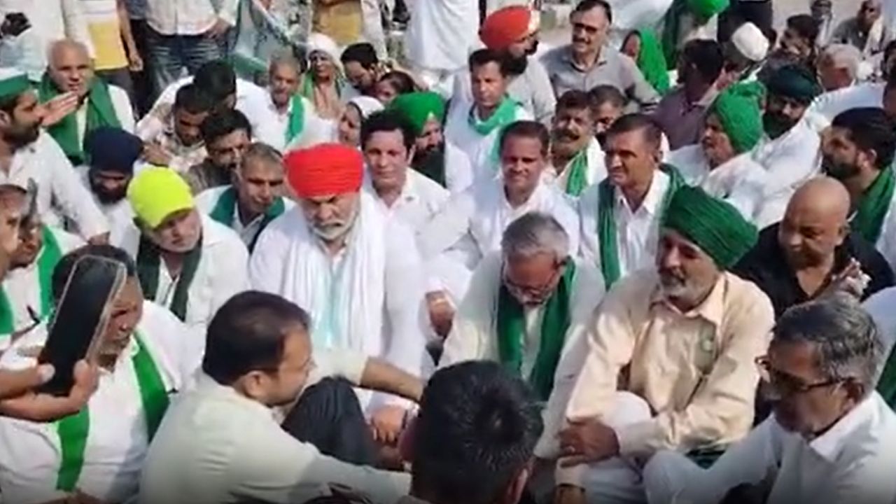 Yamunanagar में किसान महापंचायत के बाद हाईवे जाम, राकेश टिकैत ने दी बॉर्डर सील करने की चेतावनी Yamunanagar में किसान महापंचायत के बाद हाईवे जाम, राकेश टिकैत ने दी बॉर्डर सील करने की चेतावनी