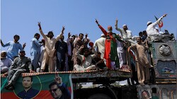 सरकार से बातचीत नाकाम, सड़क पर PAK की अवाम: इमरान खान की रिहाई के लिए 'इस्लामाबाद मार्च' शुरू, शहबाज और मुनीर की उड़ी नींद!
