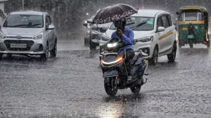 छत्तीसगढ़ में मौसम लेगा करवट: आंधी बारिश के साथ बिजली गिरने का अलर्ट, पेंड्रा-अंबिकापुर में रातें हुईं सर्द, रायपुर-बिलासपुर में चढ़ा पारा