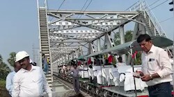 मोकामा में गंगा पार करने का नया विकल्पः नए रेल पुल पर रात 1:40 बजे 90 KMPH की स्पीड से गुजरी महानंदा एक्सप्रेस