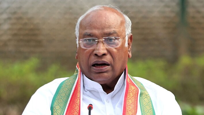 SIR पर आर-पार: BJP के सामने कांग्रेस की 3 शर्तें, खरगे बोले- 'पीछे नहीं हटेंगे'
