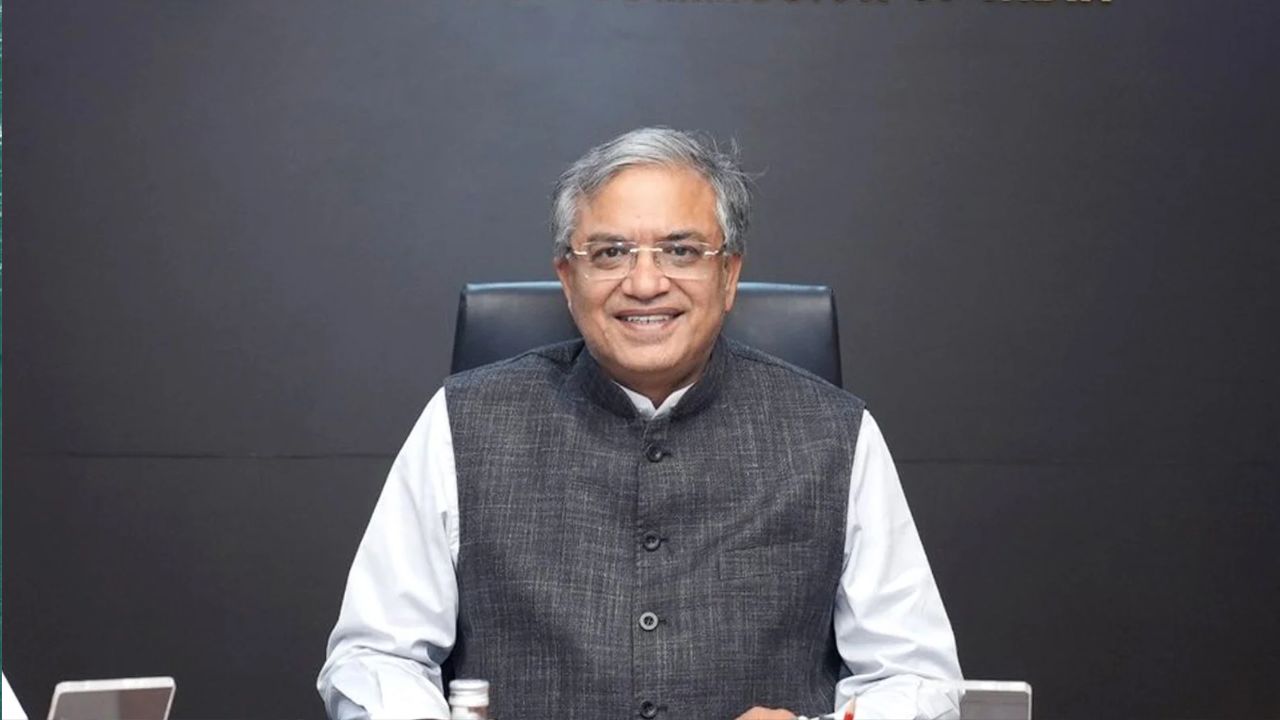 CEC पर 'सुप्रीम' सुनवाई: ज्ञानेश कुमार को निलंबित करने की मांग खारिज, चुनाव आयोग को SC ने जारी किया नोटिस CEC पर 'सुप्रीम' सुनवाई: ज्ञानेश कुमार को निलंबित करने की मांग खारिज, चुनाव आयोग को SC ने जारी किया नोटिस