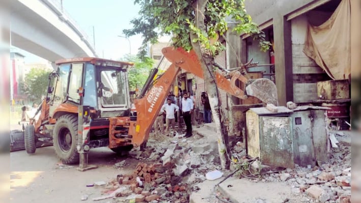 जयपुर में गुर्जर की थड़ी से सोडाला तक बुलडोजर एक्शन: JDA ने हटाए अवैध अतिक्रमण, विरोध में उतरे व्यापारी