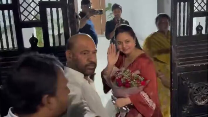 तेजस्वी संग विवाद के बीच मामा साधु यादव से मिलने पहुंची रोहिणी आचार्य: क्या लालू परिवार में नई सियासत का आरंभ हो रहा?