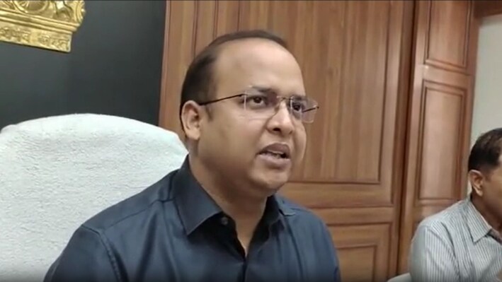 सीकर में पंचायत चुनाव को लेकर बड़ी बैठक: राजनीतिक दलों को प्रशासन ने समझाए नियम! आचार संहिता पर हुआ मंथन