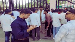 अलवर के ESIC मेडिकल कॉलेज में छात्रों का प्रदर्शन: इन मांगों को लेकर गेट पर की तालाबंदी, जानें पूरा मामला