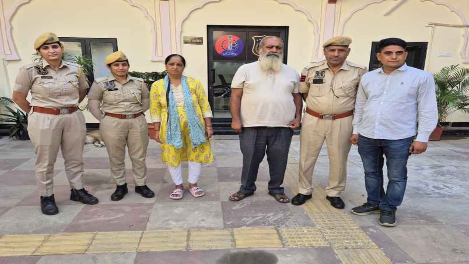 8 साल तक पुलिस को चकमा देते रहे पति-पत्नी: एक गलती पड़ी भारी, ऐसे पहुंचे सलाखों के पीछे 8 साल तक पुलिस को चकमा देते रहे पति-पत्नी: एक गलती पड़ी भारी, ऐसे पहुंचे सलाखों के पीछे