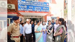 Delhi में महिला सुरक्षा पर CM रेखा गुप्ता का फोकस, सखी वन स्टॉप सेंटर्स की मासिक रिपोर्ट होगी अनिवार्य