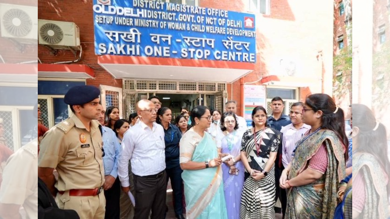 Delhi में महिला सुरक्षा पर CM रेखा गुप्ता का फोकस, सखी वन स्टॉप सेंटर्स की मासिक रिपोर्ट होगी अनिवार्य Delhi में महिला सुरक्षा पर CM रेखा गुप्ता का फोकस, सखी वन स्टॉप सेंटर्स की मासिक रिपोर्ट होगी अनिवार्य