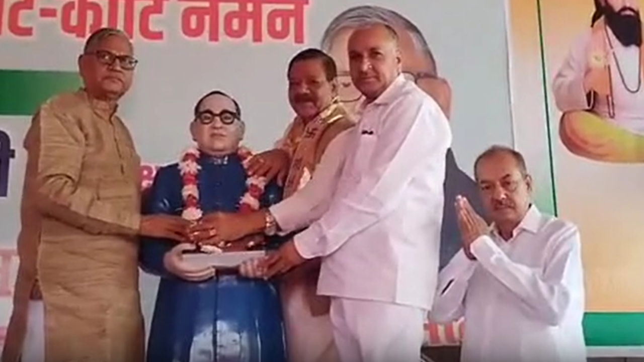 Palwal में दहेज, नशा और मृत्यु भोज पर रोक, दलित समाज की महापंचायत में 32 कुरीतियों के खिलाफ बने नियम Palwal में दहेज, नशा और मृत्यु भोज पर रोक, दलित समाज की महापंचायत में 32 कुरीतियों के खिलाफ बने नियम