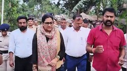 मुजफ्फरपुर में बाढ़ का जायजा लेने पहुंचीं जिला जज: बांटी 500 पैकेट राहत सामग्री