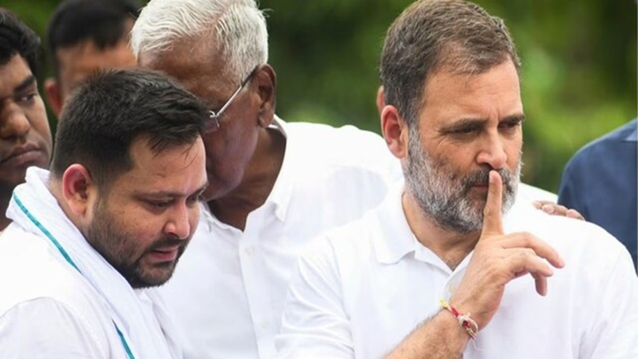बिहार MLC चुनावः महागठबंधन पूरी तरह ध्वस्त! दरभंगा स्नातक सीट पर RJD-कांग्रेस के बाद माले भी मैदान में, इन सीटों पर भी 'फ्रेंडली फाइट' बिहार MLC चुनावः महागठबंधन पूरी तरह ध्वस्त! दरभंगा स्नातक सीट पर RJD-कांग्रेस के बाद माले भी मैदान में, इन सीटों पर भी 'फ्रेंडली फाइट'