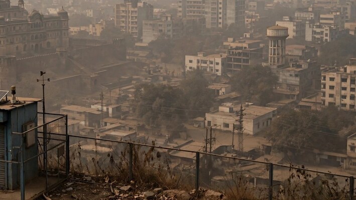 इंदौर में मौसम बदलते ही बिगड़ी हवा की सेहत: AQI पहुंचा 80! प्रदूषण मापने वाले स्टेशन बंद