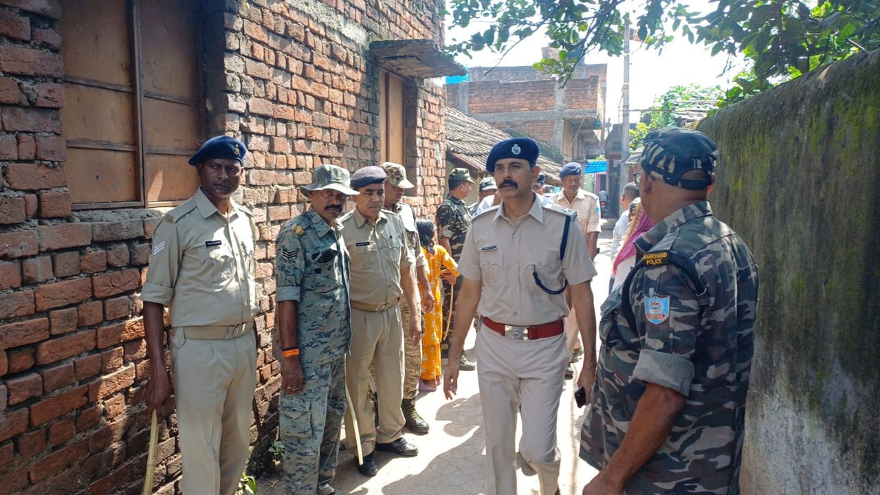 कुख्यात कदीम खान के अवैध कारोबार पर बड़ी कार्रवाईः आर्थिक नेटवर्क की जांच शुरू, पत्नी डोली परवीन भी रडार पर कुख्यात कदीम खान के अवैध कारोबार पर बड़ी कार्रवाईः आर्थिक नेटवर्क की जांच शुरू, पत्नी डोली परवीन भी रडार पर