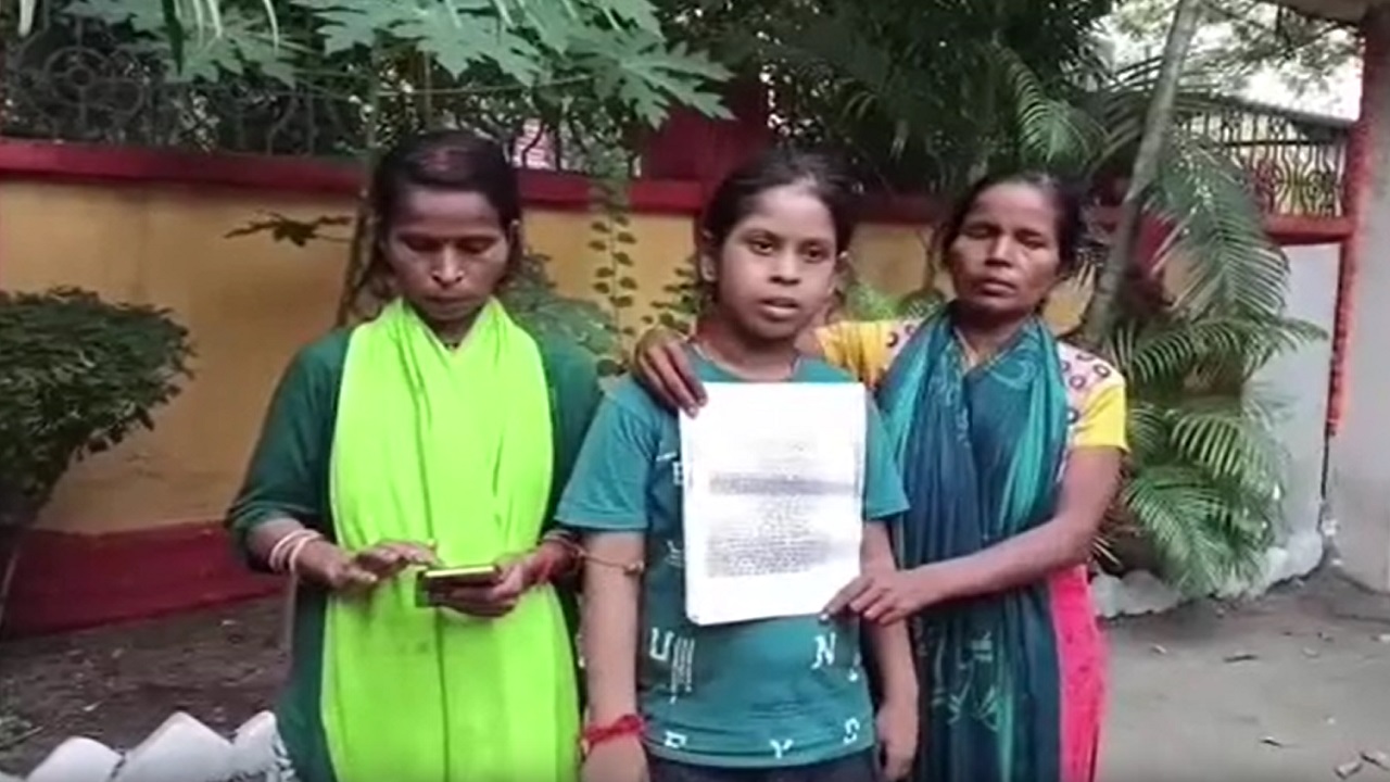 'घर लौटे तो जान का खतरा!': जमीन विवाद में दबंगों के डर से धनबाद रेलवे स्टेशन पर रहने को मजबूर दो बहनें 'घर लौटे तो जान का खतरा!': जमीन विवाद में दबंगों के डर से धनबाद रेलवे स्टेशन पर रहने को मजबूर दो बहनें