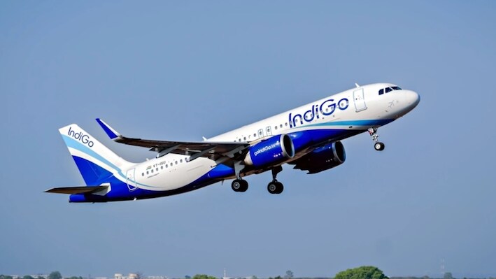 IndiGo Flight Fare Hike: दिल्ली-मुंबई फ्लाइट का सफर हुआ महंगा, फ्यूल सरचार्ज ₹600 से बढ़कर ₹900