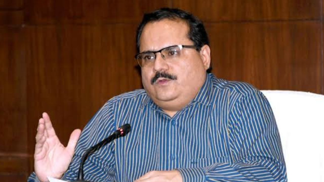 यूपी में 16.18 लाख 'रहस्यमयी वोटरों' पर वायरल दावे का सच क्या? चुनाव आयोग ने दी सफाई यूपी में 16.18 लाख 'रहस्यमयी वोटरों' पर वायरल दावे का सच क्या? चुनाव आयोग ने दी सफाई