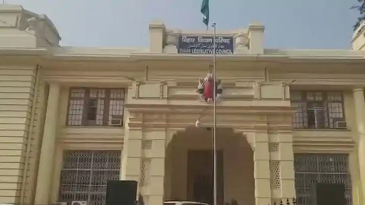 बिहार MLC चुनावः 8 सीटों पर कुल 164 उम्मीदवार मैदान में, देखें किस सीट पर किस-किसके बीच है मुख्य मुकाबला? बिहार MLC चुनावः 8 सीटों पर कुल 164 उम्मीदवार मैदान में, देखें किस सीट पर किस-किसके बीच है मुख्य मुकाबला?