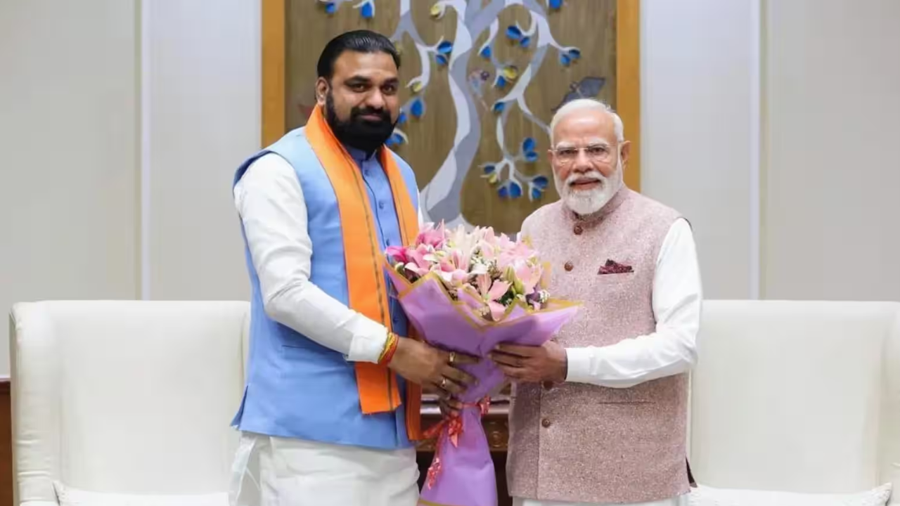 PM मोदी के सार्वजनिक जीवन के 25 सालः गुजरात के CM से लेकर प्रधानमंत्री तक का सफर, बिहार के नेताओं ने दी बधाई PM मोदी के सार्वजनिक जीवन के 25 सालः गुजरात के CM से लेकर प्रधानमंत्री तक का सफर, बिहार के नेताओं ने दी बधाई