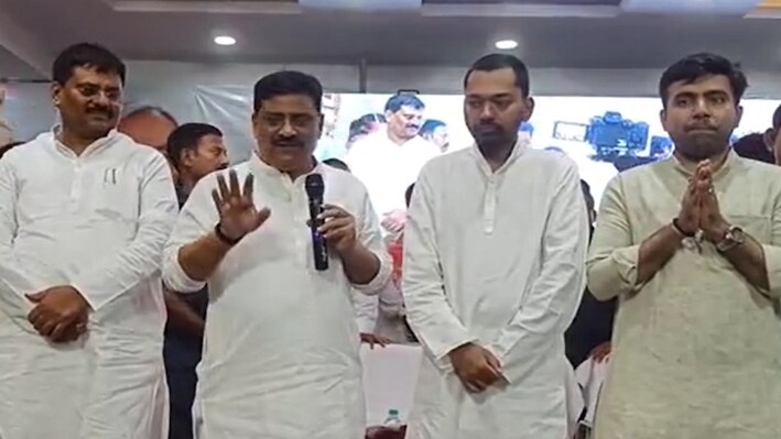 '100 साल तक रहेगा नीतीश कुमार का नाम!': चिराग के बाद JDU ने बढ़ाई NDA की टेंशन! संजय झा बोले- 'बिहार में जदयू के बिना राजनीति संभव नहीं'