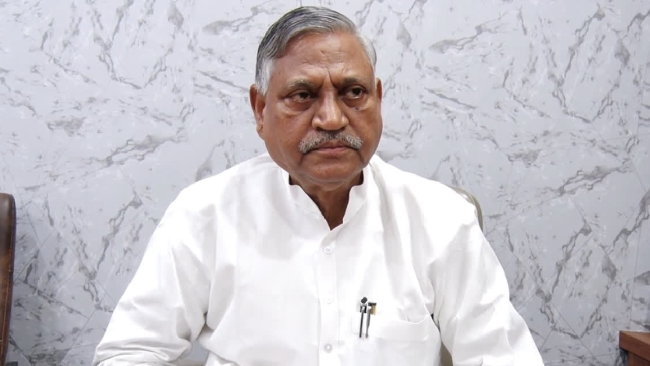 Haryana में CEC ज्ञानेश कुमार के खिलाफ जिला मुख्यालयों पर कांग्रेस करेगा प्रदर्शन, उदय भान करेंगे नेतृत्व Haryana में CEC ज्ञानेश कुमार के खिलाफ जिला मुख्यालयों पर कांग्रेस करेगा प्रदर्शन, उदय भान करेंगे नेतृत्व