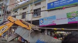 त्योहारों से पहले समस्तीपुर में चला बुलडोजर: सड़क किनारे से हटाए गए अतिक्रमण, प्रशासन की सख्त चेतावनी