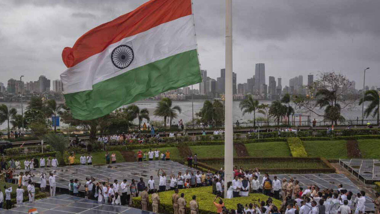 दुनिया देखेगी भारत का दम! 10 साल में 8 ट्रिलियन डॉलर के पार पहुंचेगी देश की इकोनॉमी, इस ग्लोबल फर्म ने की भविष्यवाणी दुनिया देखेगी भारत का दम! 10 साल में 8 ट्रिलियन डॉलर के पार पहुंचेगी देश की इकोनॉमी, इस ग्लोबल फर्म ने की भविष्यवाणी
