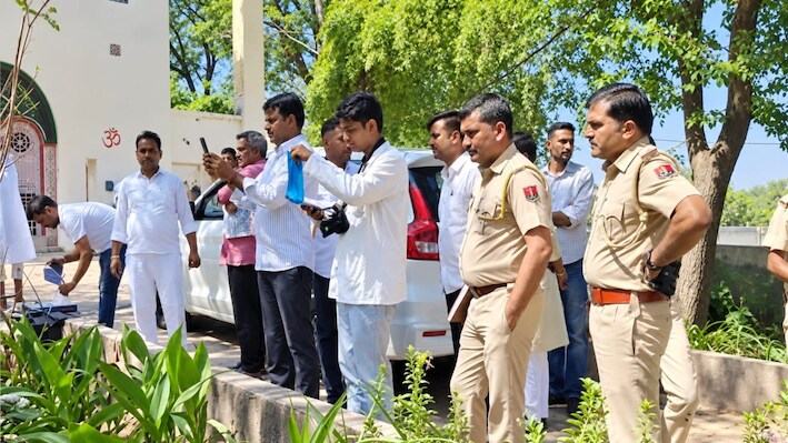 संत की हत्या या कुछ और: जमीन में दफन शव पर मचा हड़कंप, कब खुलेगा मौत का राज