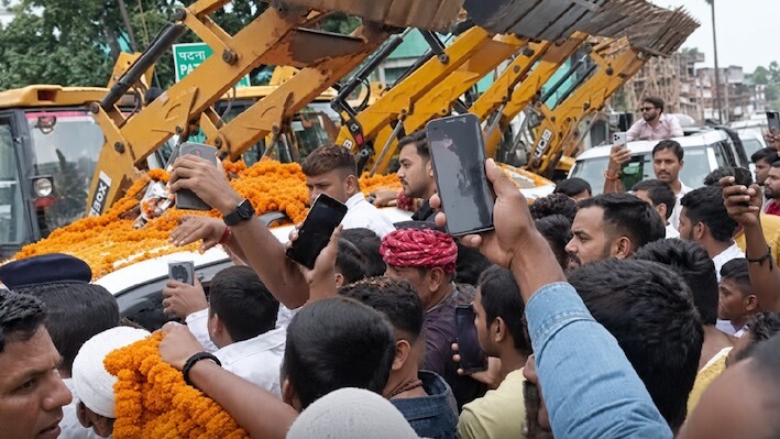 जेडीयू के काम नहीं आई ललन सिंह की मध्यस्थता, अनुज सिंह के समर्थन में पश्चिमी पटना में वोट मांगने पहुंचे अनंत सिंह