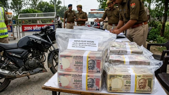 नोटबंदी के 10 साल बाद पुराने नोटों का जखीरा मिला: हापुड़ में 1.44 करोड़ की करेंसी बरामद, भोले-भाले लोगों को बनाते थे निशाना