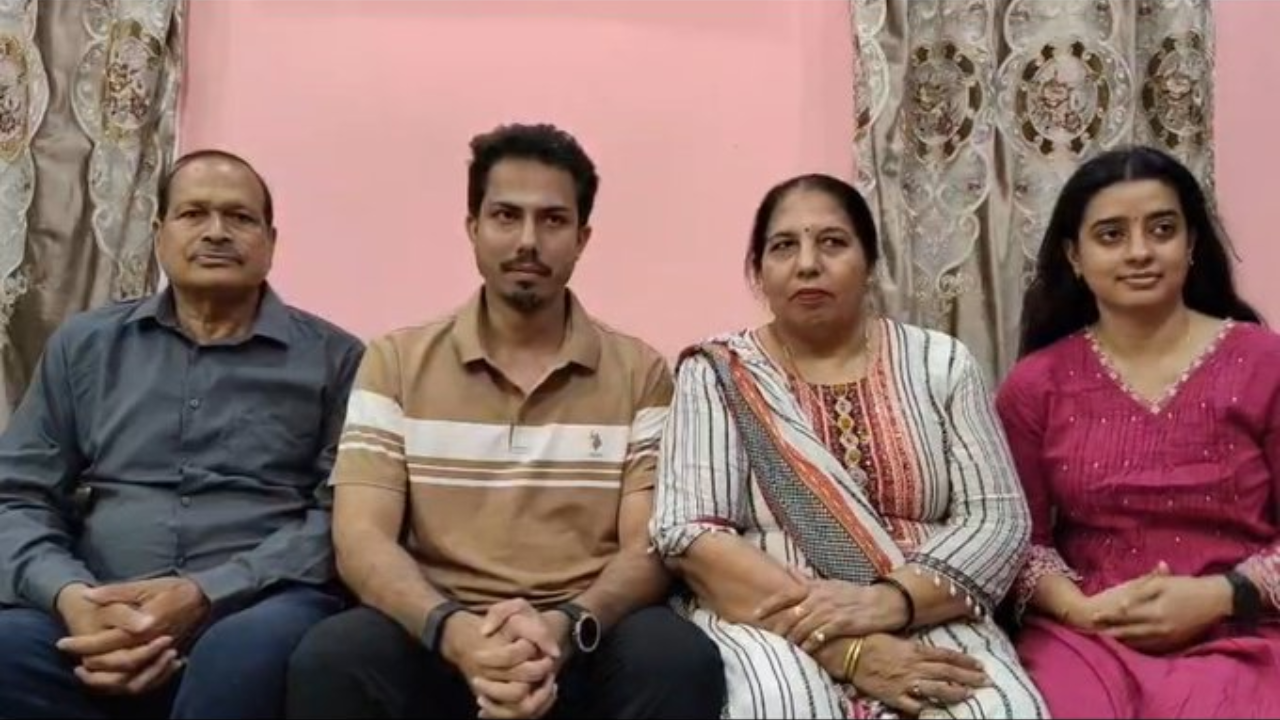 Haryana HCS Topper Success Story: RBI की नौकरी के साथ 5 साल तैयारी, राहुल सैनी ने हासिल की प्रदेश में 7वीं रैंक Haryana HCS Topper Success Story: RBI की नौकरी के साथ 5 साल तैयारी, राहुल सैनी ने हासिल की प्रदेश में 7वीं रैंक