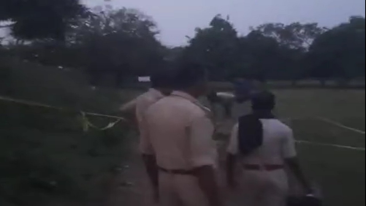 पटना में दिनदहाड़े फायरिंग: मैट्रिक का सर्टिफिकेट लेने गए 2 छात्रों पर गोलीबारी, एक की छाती में लगी गोली पटना में दिनदहाड़े फायरिंग: मैट्रिक का सर्टिफिकेट लेने गए 2 छात्रों पर गोलीबारी, एक की छाती में लगी गोली