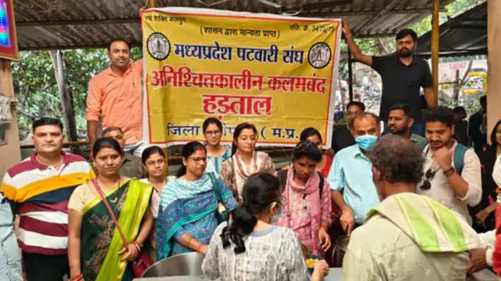 27 बर्खास्त, 26 निलंबित...53 पटवारियों पर कार्रवाई: हजारों को नोटिस फिर भी काम पर नहीं लौटे रहे पटवारी, स्वामित्व योजना में रजिस्ट्री अटकी