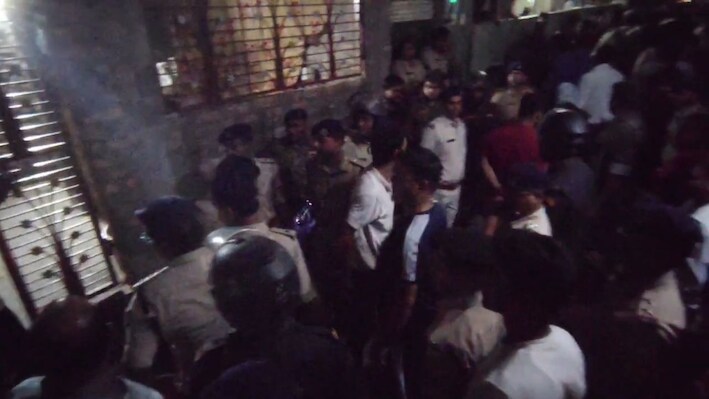 बेतिया पुलिस की जांच पर खड़े हुए गंभीर सवाल: जिस घर में 3 बार की छापेमारी, उसी छत से मिला लापता मासूम का शव