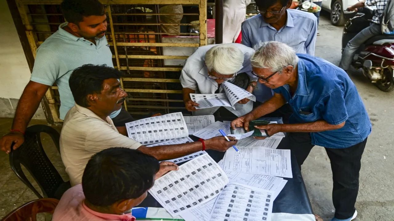 मतदाता सूची में छूटे नाम जुड़वाने के विशेष शिविर का आखिरी मौका: तुरंत करें आवेदन, नए वोटर भी कर सकेंगे आवेदन मतदाता सूची में छूटे नाम जुड़वाने के विशेष शिविर का आखिरी मौका: तुरंत करें आवेदन, नए वोटर भी कर सकेंगे आवेदन