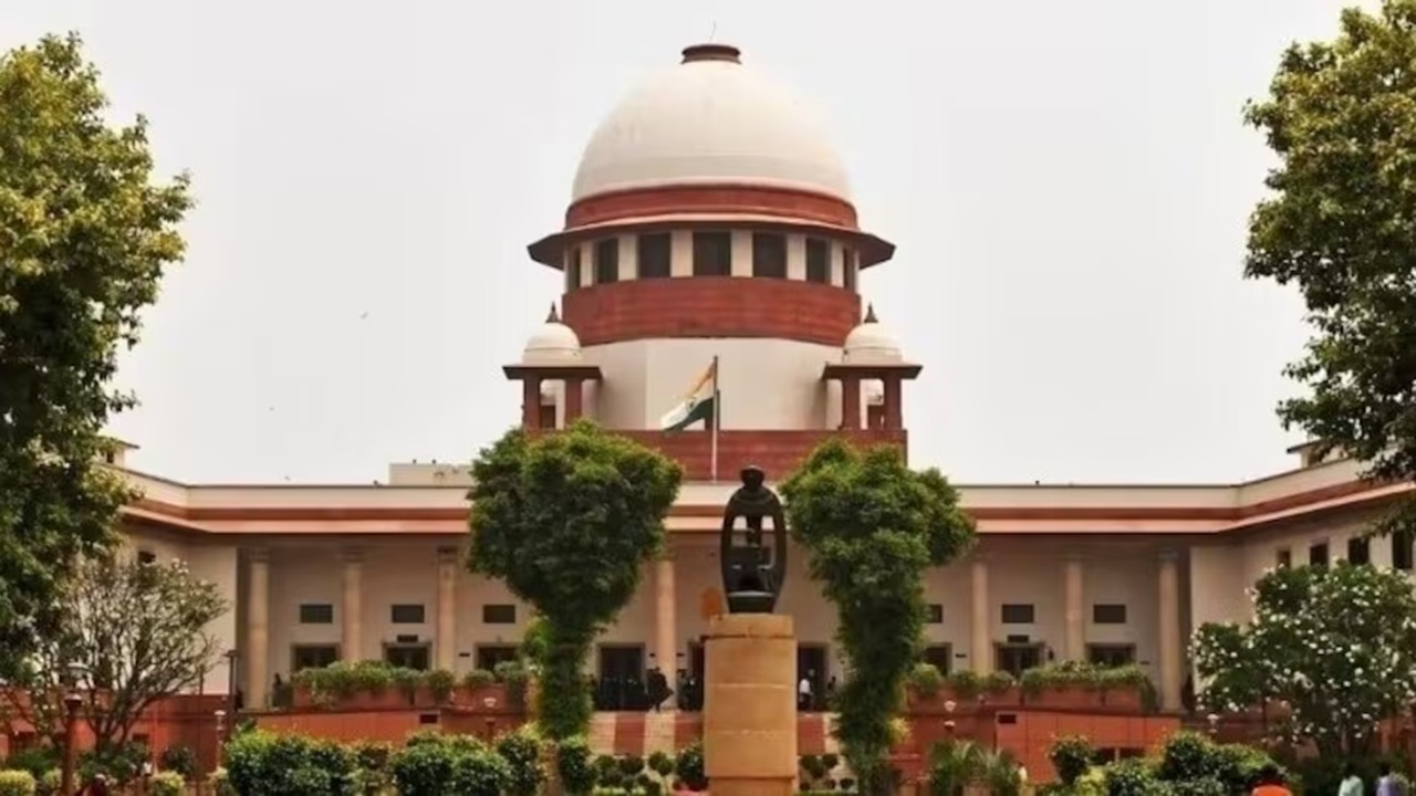 पश्चिम बंगाल SIR: 1.70 लाख अर्जियां अटकीं, 16 अक्टूबर को सुप्रीम कोर्ट में सुनवाई, जानें क्या-क्या दांव पर? पश्चिम बंगाल SIR: 1.70 लाख अर्जियां अटकीं, 16 अक्टूबर को सुप्रीम कोर्ट में सुनवाई, जानें क्या-क्या दांव पर?