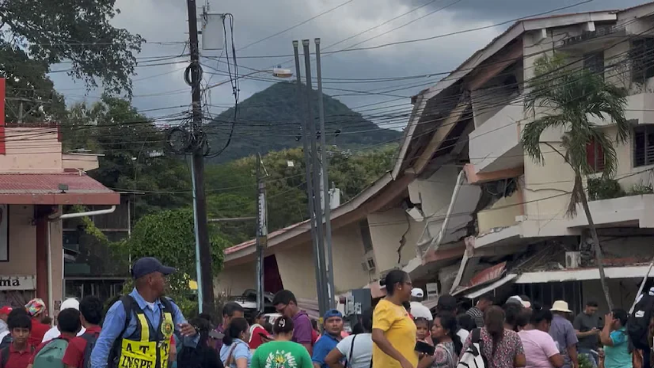 WATCH: पनामा में भूकंप से तबाही, 7.7 तीव्रता के झटके से दहले लोग; गवर्नर ऑफिस के भी उड़े चिथड़े WATCH: पनामा में भूकंप से तबाही, 7.7 तीव्रता के झटके से दहले लोग; गवर्नर ऑफिस के भी उड़े चिथड़े
