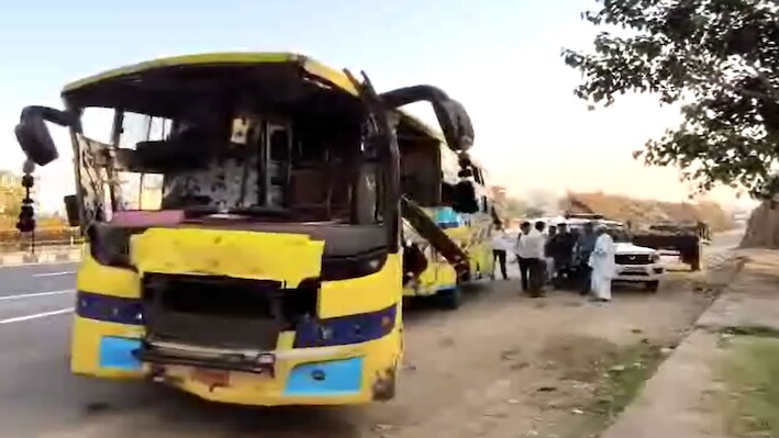 दौसा में भीषण सड़क हादसा: स्लीपर बस और ट्रक की जोरदार भिड़ंत, एक महिला की मौत, 25 घायल