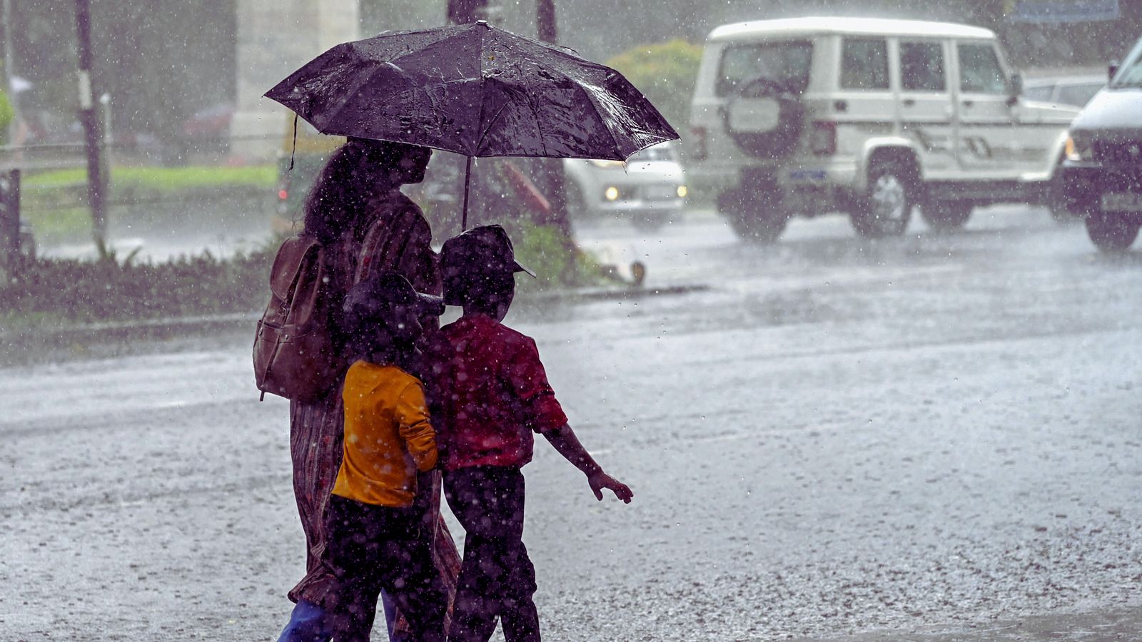 राजस्थान में मौसम ने लिया यू-टर्न: प्रदेश के 7 जिलों में बारिश का अलर्ट, 40 KMPH की रफ्तार से चलेंगी हवाएं राजस्थान में मौसम ने लिया यू-टर्न: प्रदेश के 7 जिलों में बारिश का अलर्ट, 40 KMPH की रफ्तार से चलेंगी हवाएं