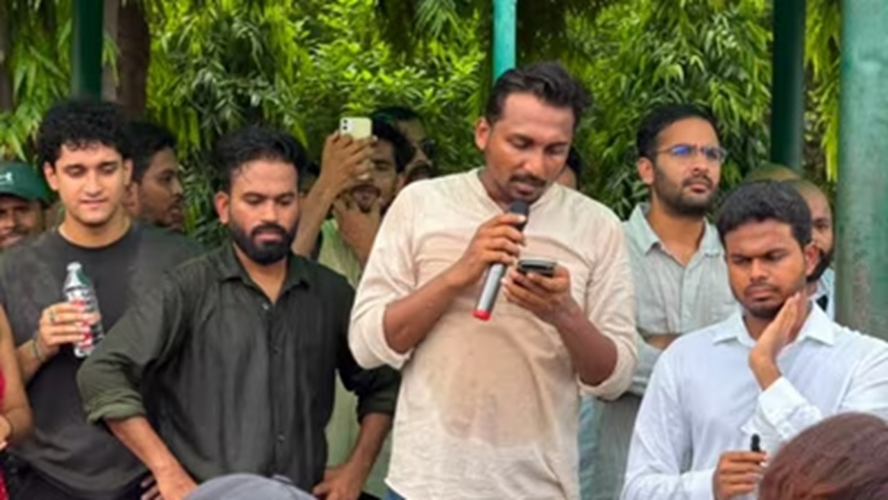 कौन है अजिंक्य शिंदे, जिन्हें अभिजीत दीपके ने सौंपी कमान, वीडियो जारी कर थमाई जंतर-मंतर प्रदर्शन की बागडोर कौन है अजिंक्य शिंदे, जिन्हें अभिजीत दीपके ने सौंपी कमान, वीडियो जारी कर थमाई जंतर-मंतर प्रदर्शन की बागडोर