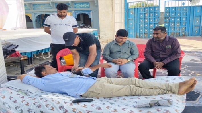 नौवें दिन बिगड़ी नरेश मीणा की तबीयत: शुगर लेवल गिरा, पानी की उल्टियों से खराब हालत