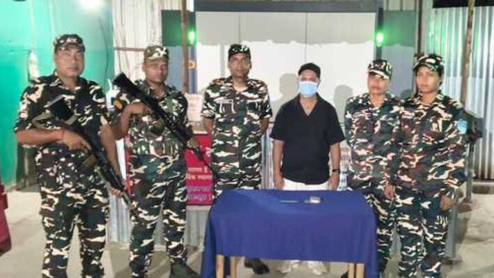 मधुबनी में SSB की बड़ी कार्रवाई: 10 कैरेट के 163 हीरे जैसे दाने बरामद, नेपाली नागरिक गिरफ्तार