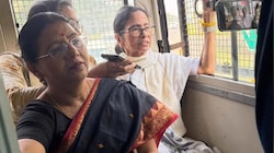 'कैदियों की वैन में 2 घंटे घुमाने' पर भड़कीं ममता, कोलकाता लौटने से किया इनकार; कहा- विपक्ष की आवाज कुचल रही मोदी सरकार