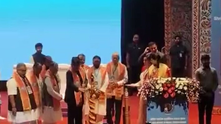 देवघर एम्स का दूसरा दीक्षांत समारोह: उपराष्ट्रपति सीपी राधाकृष्णन ने 173 विद्यार्थियों को मेडल और प्रशस्ति पत्र देकर किया सम्मानित