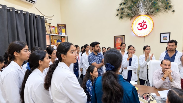 परीक्षा में पास कराने का लालच, देर रात कॉल और मैसेज: जोधपुर में प्रोफेसर पर छात्रा के गंभीर आरोप