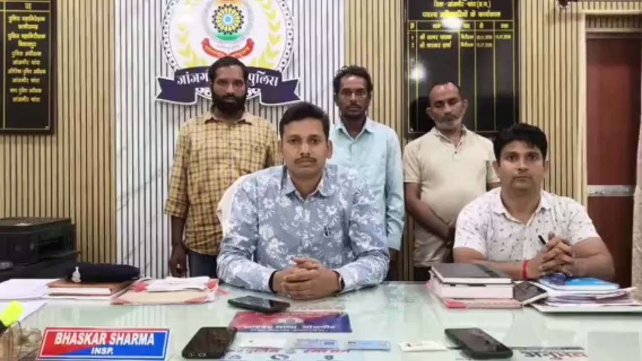 कमीशन के लालच में साइबर ठगों को सौंपे बैंक खाते, जांजगीर-चांपा में 8 आरोपी गिरफ्तार कमीशन के लालच में साइबर ठगों को सौंपे बैंक खाते, जांजगीर-चांपा में 8 आरोपी गिरफ्तार