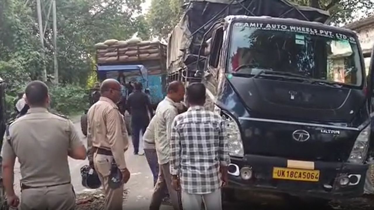 जसपुर-काशीपुर हाईवे पर भीषण सड़क हादसा: ऑटो और टाटा 407 में जोरदार टक्कर, 3 लोगों की मौत जसपुर-काशीपुर हाईवे पर भीषण सड़क हादसा: ऑटो और टाटा 407 में जोरदार टक्कर, 3 लोगों की मौत