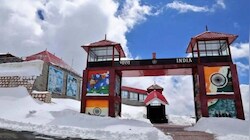 नाथुला दर्रे से भारत-चीन व्यापार शुरू: कड़ी जांच के बाद भारतीय सीमा में दाखिल हुए चीनी वाहन, त्योहारी मांग के लिए हो रहा स्टॉक
